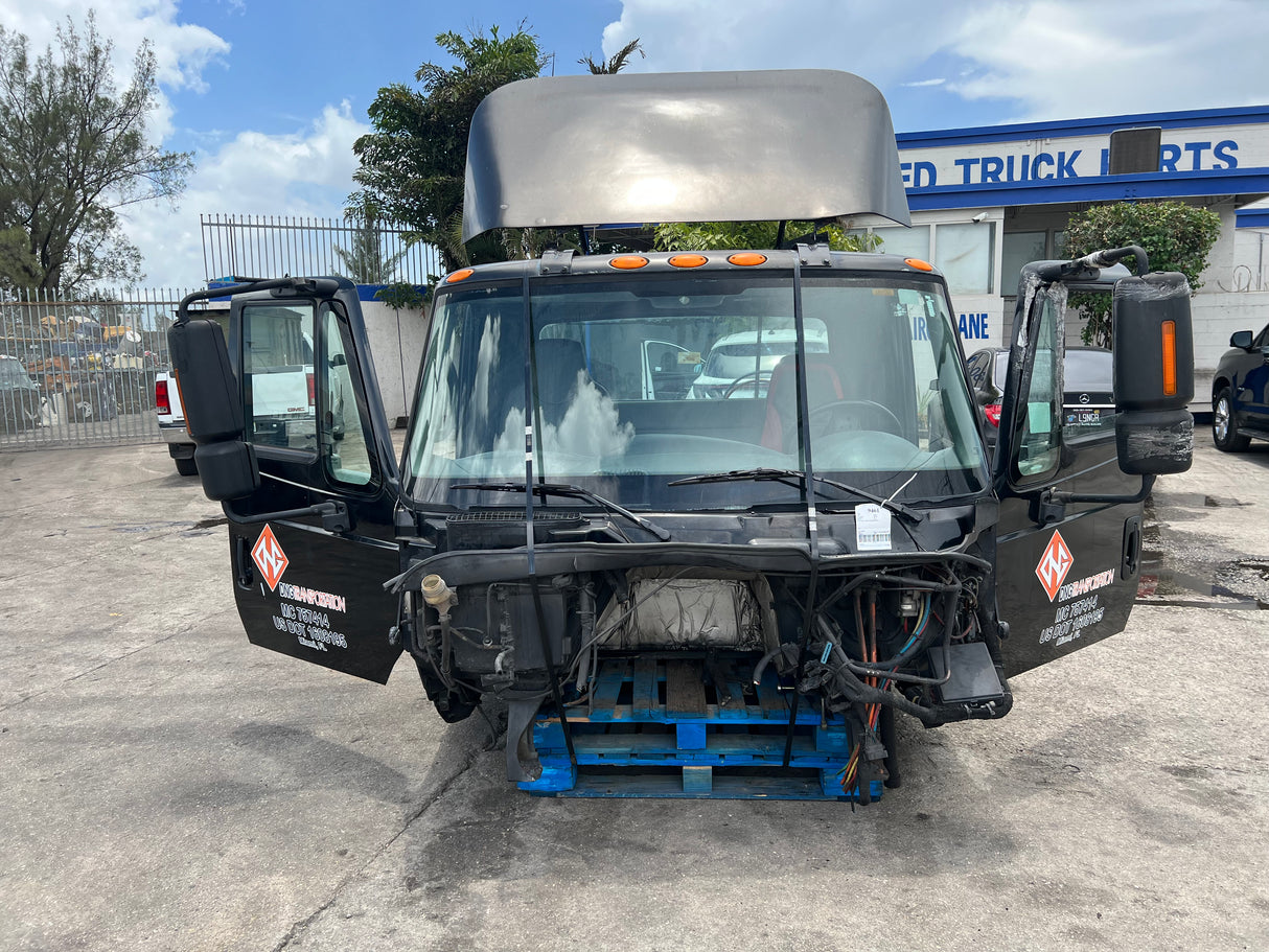 2005 International 8600 SBA Cab