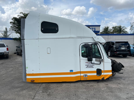 2004 Freightliner Columbia 120 Conventional CAB