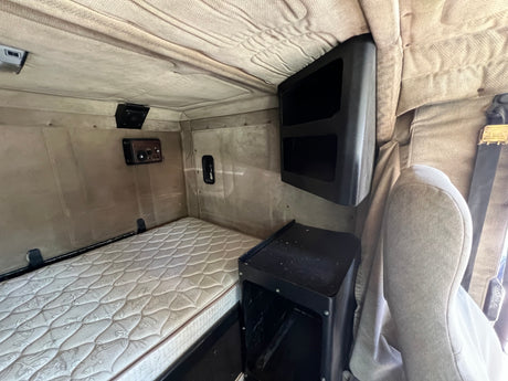 1993 Freightliner FLD120 Conventional CAB