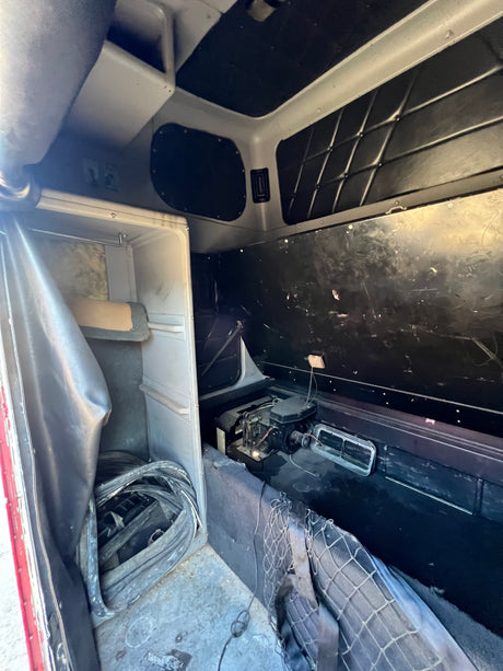 1999 FREIGHTLINER CLASSIC XL LONG CONVENTIONAL CAB SLEEPER