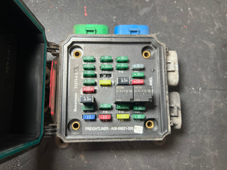 Freightliner A06-69621-000 Fuse Pane