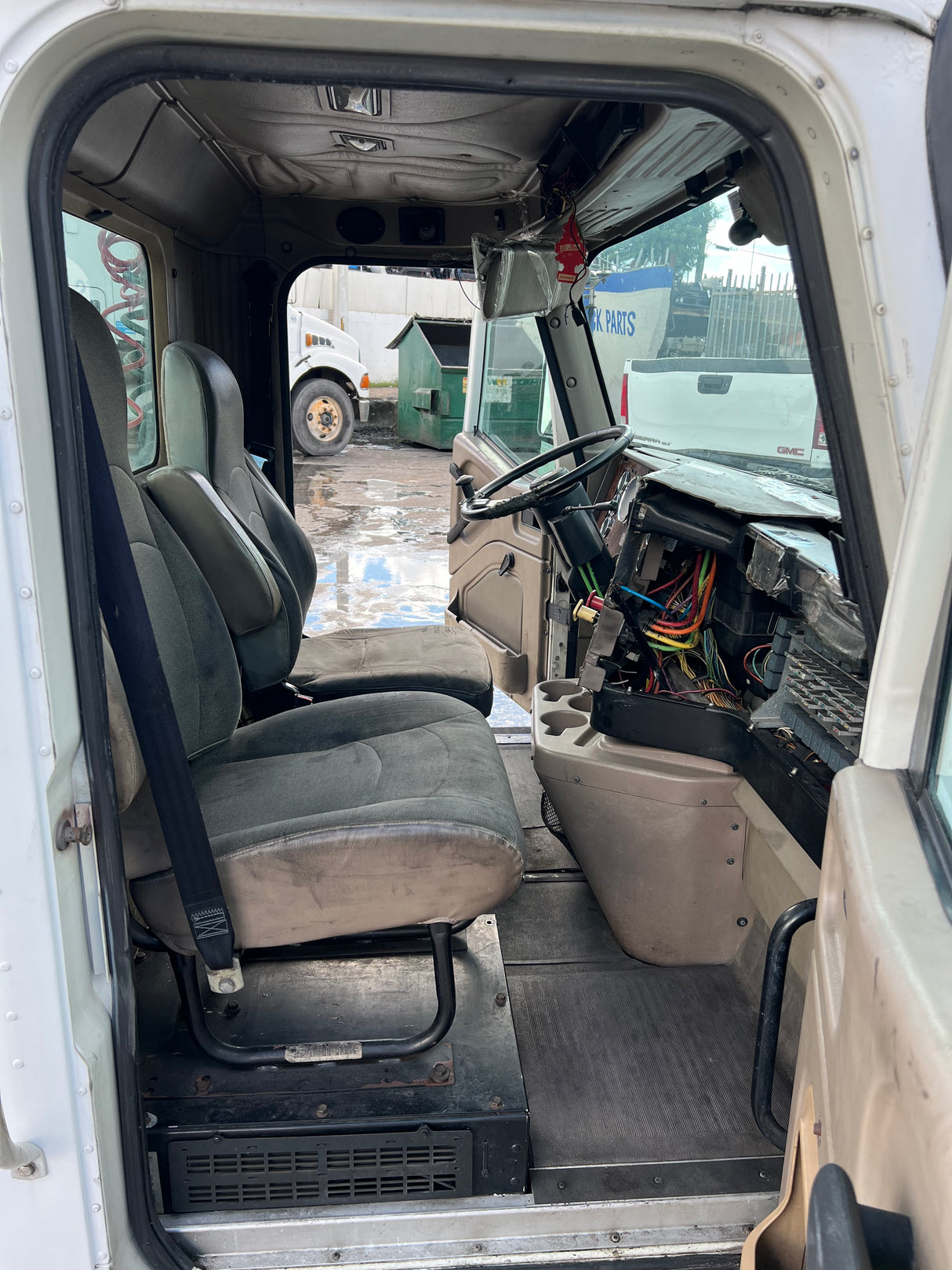 2005 International 9200i CAB Shell
