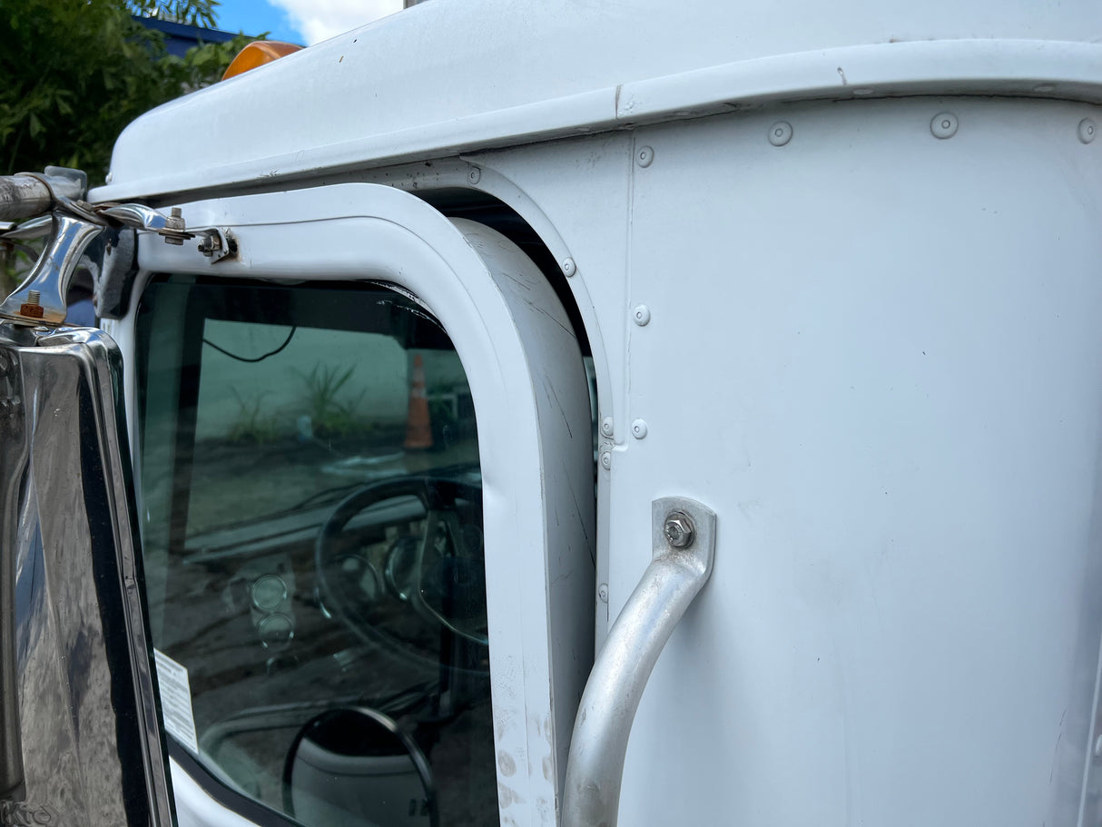 2005 International 9200i CAB Shell