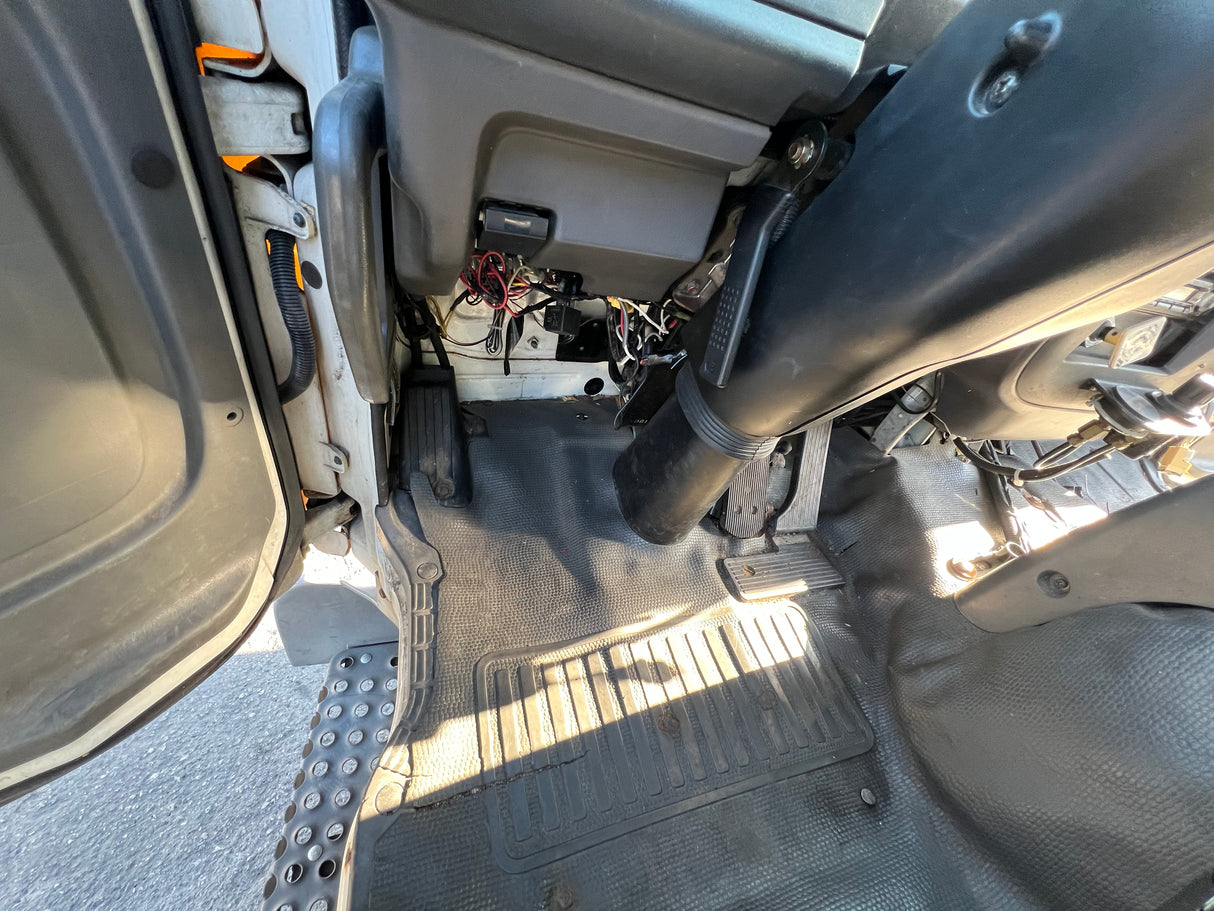 2002 GMC T7500 Tilt Cab Shell