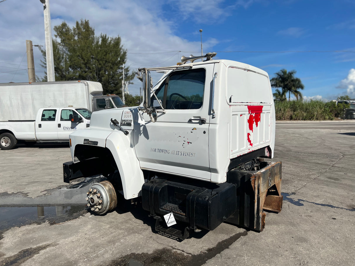 1994 FORD F700 Conventional CAB Shell