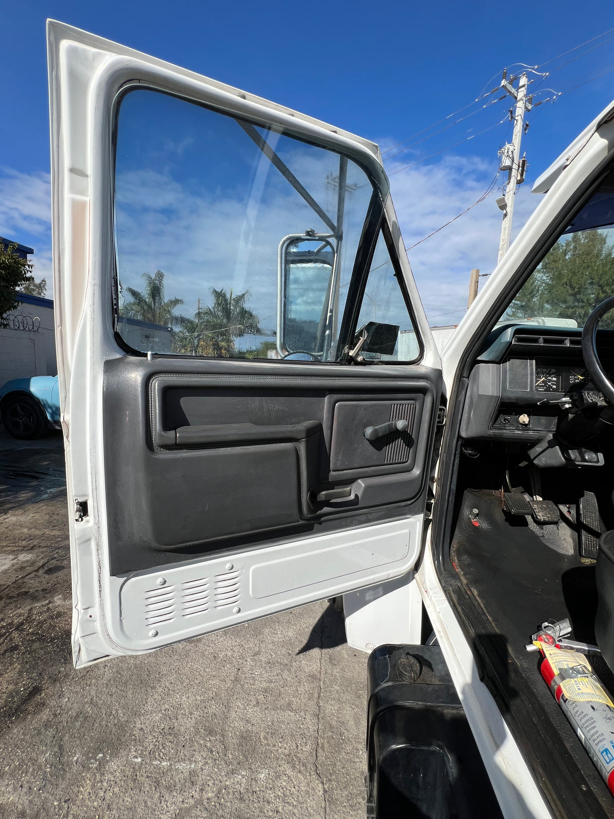 1994 FORD F700 Conventional CAB Shell