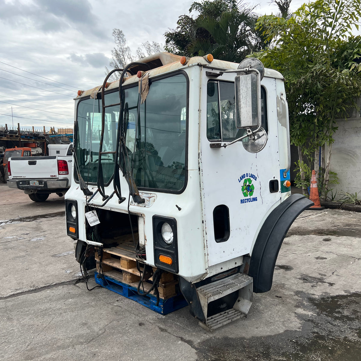 Shell Mack 2007 Mack MR688S 600 SERIES Forward Low CAB Shell – CA Truck Parts, Inc.