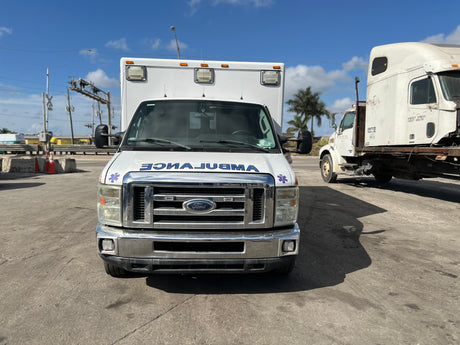 2009 FORD E450 SUPER DUTY Full-Size Van Ambulance/ Truck