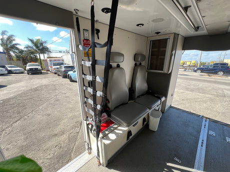 2009 FORD E450 SUPER DUTY Full-Size Van Ambulance/ Truck