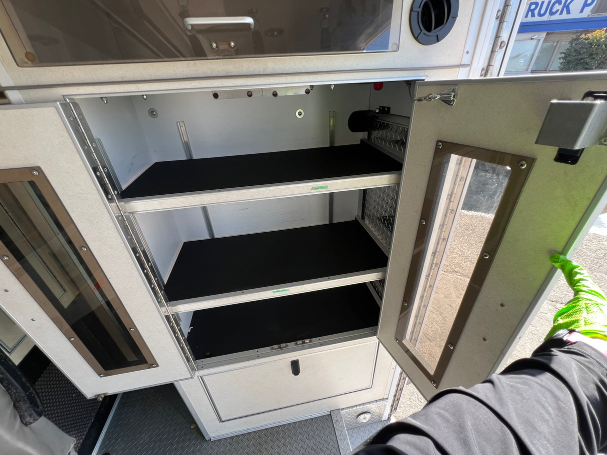 2009 FORD E450 SUPER DUTY Full-Size Van Ambulance/ Truck