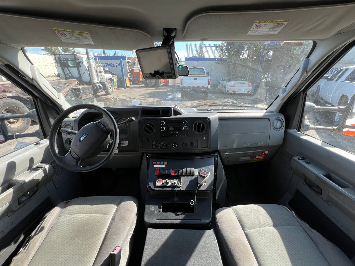 2009 FORD E450 SUPER DUTY Full-Size Van Ambulance/ Truck