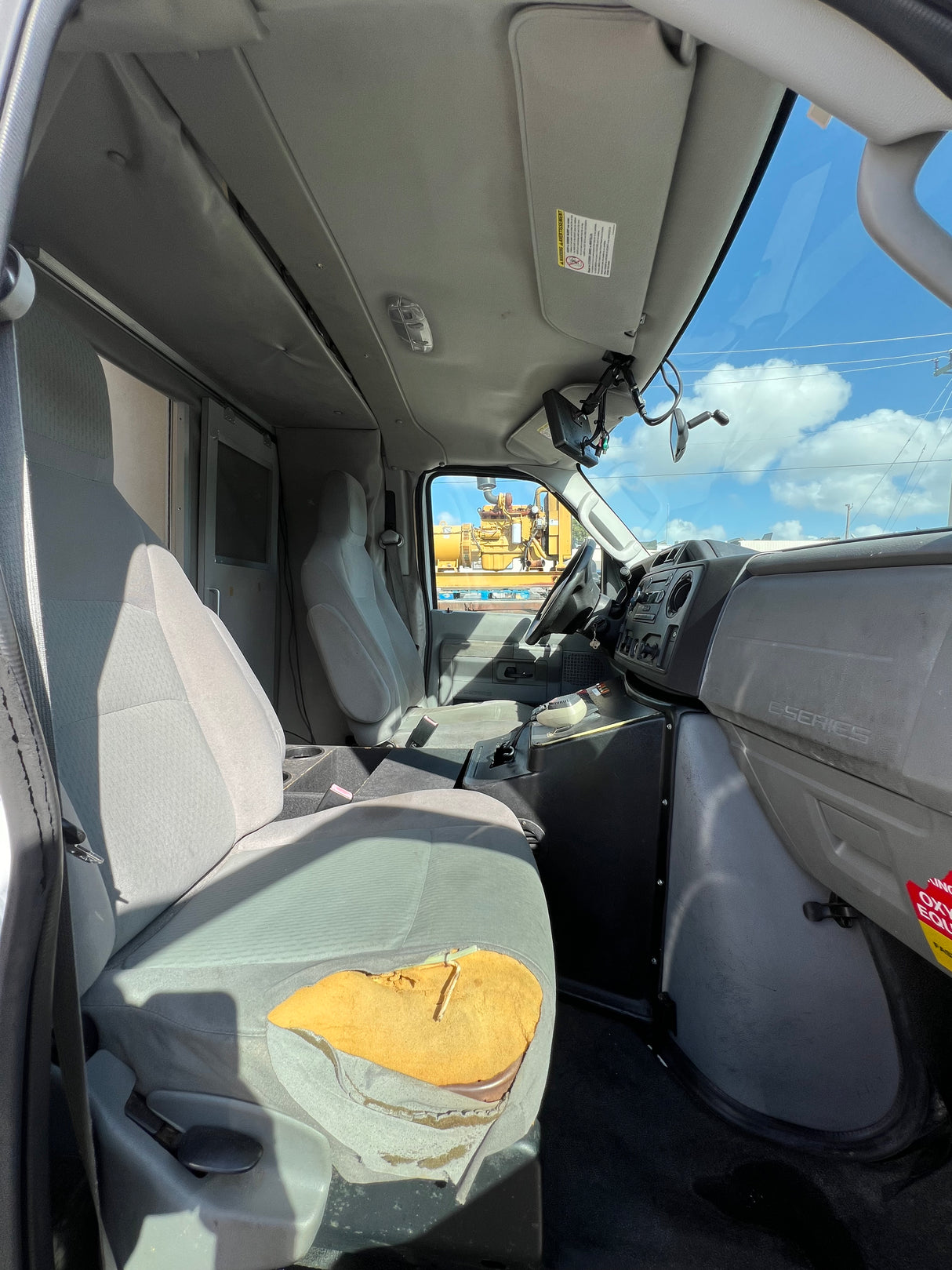 2009 FORD E450 SUPER DUTY Full-Size Van Ambulance/ Truck