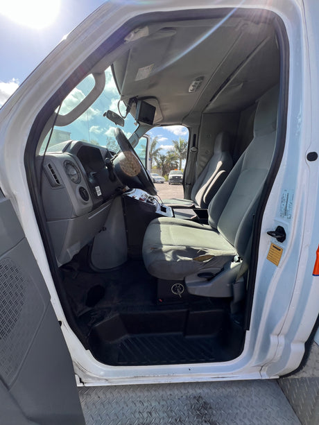 2009 FORD E450 SUPER DUTY Full-Size Van Ambulance/ Truck