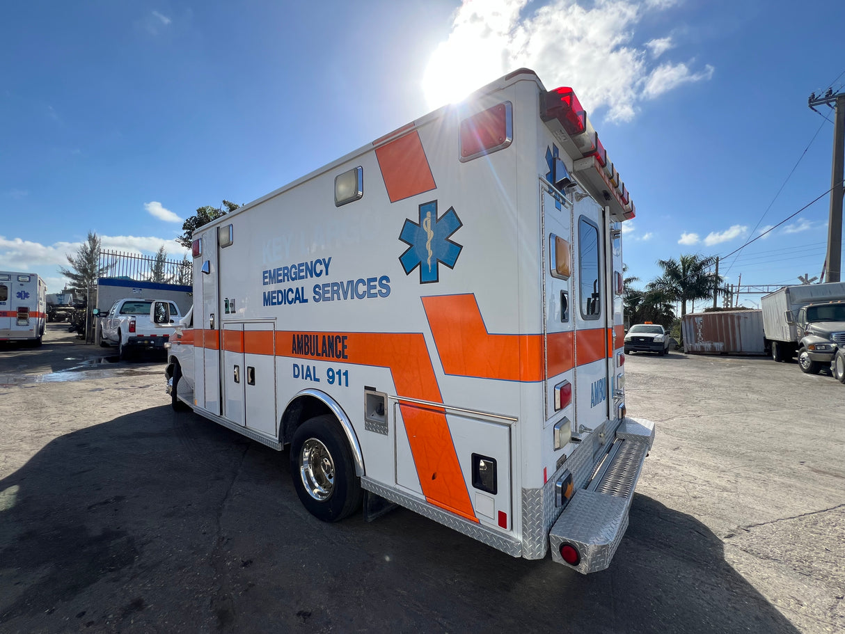 2003 FORD E450 SUPER DUTY Full-Size Van Ambulance/Truck