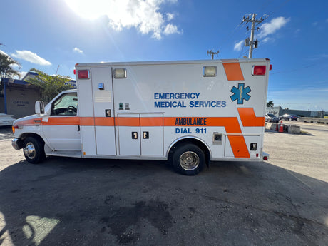 2003 FORD E450 SUPER DUTY Full-Size Van Ambulance/Truck