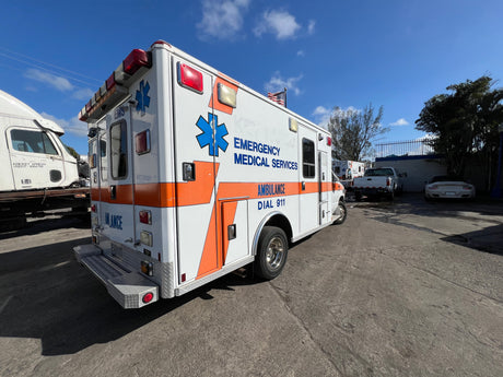 2003 FORD E450 SUPER DUTY Full-Size Van Ambulance/Truck