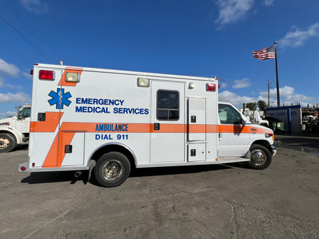 2003 FORD E450 SUPER DUTY Full-Size Van Ambulance/Truck
