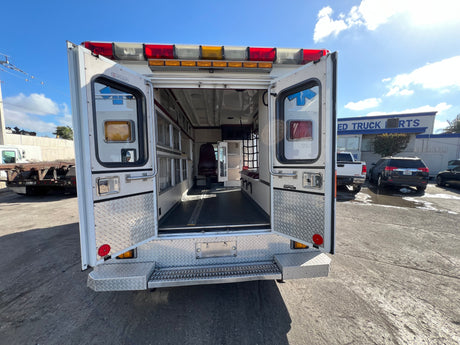 2003 FORD E450 SUPER DUTY Full-Size Van Ambulance/Truck