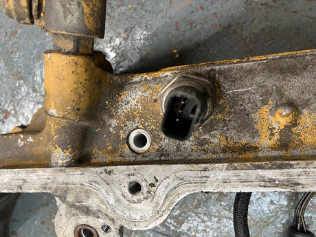 OEM Caterpillar C15 Valve Cover Spacer / Rocker Arm Housing 304-3313