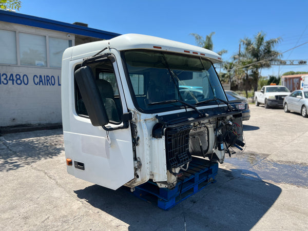 2006 VOLVO VNL NEW-GENERATION CAB SHELL For Sale