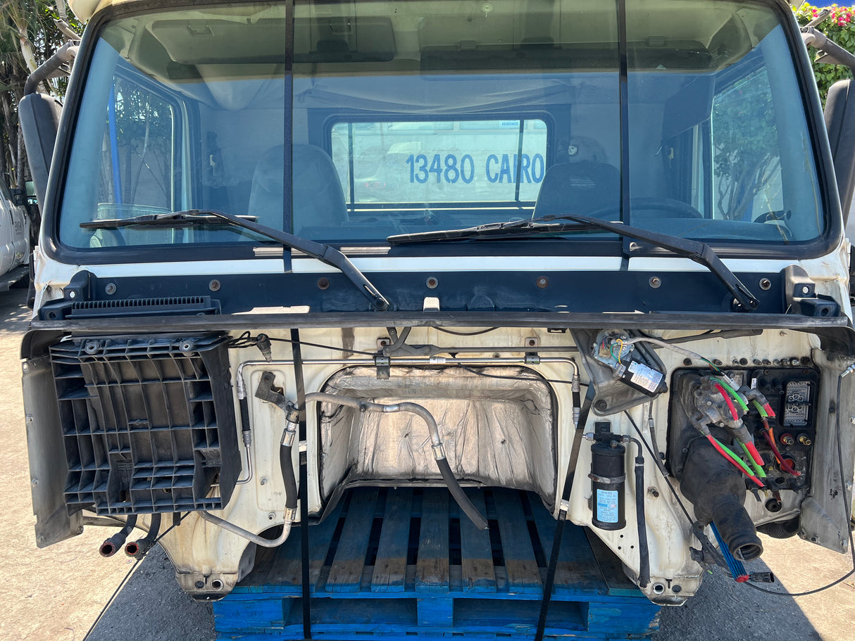 2006 VOLVO VNL NEW-GENERATION CAB SHELL For Sale
