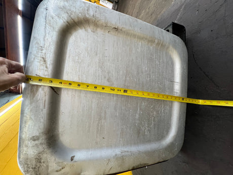 Mack D-Shape Aluminum Fuel Tank Dimensions: 34" L x 23" W x 25" H For Sale