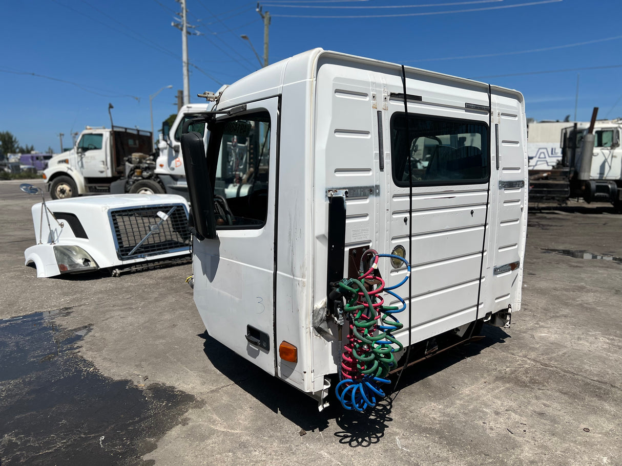 2006 Volvo VNL Conventional New Generation CAB Shell For Sale