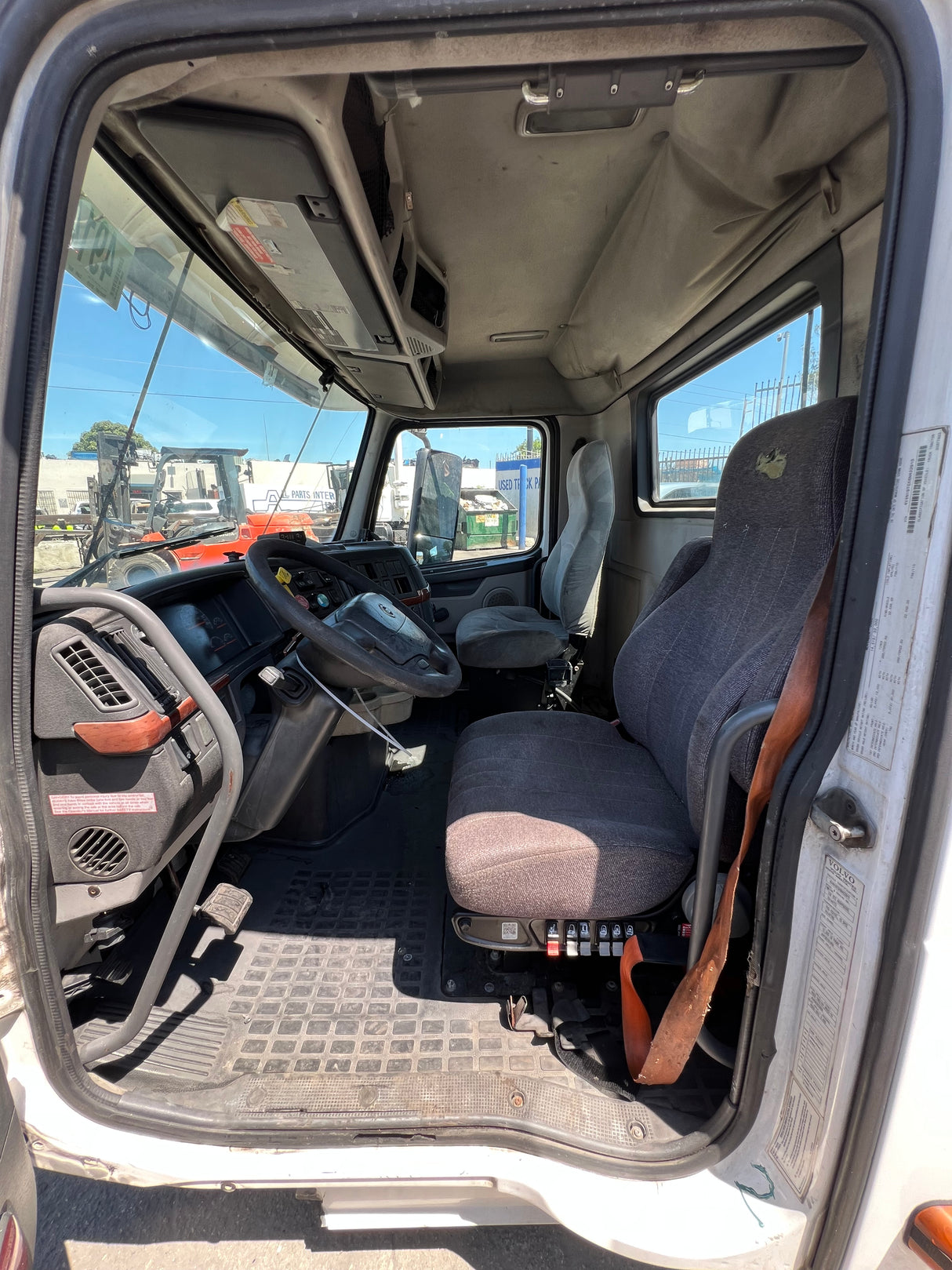 2006 Volvo VNL Conventional New Generation CAB Shell For Sale