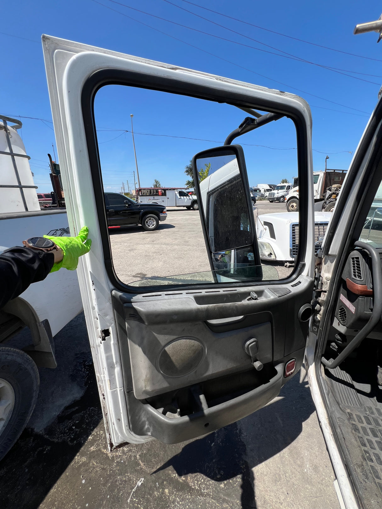 2006 Volvo VNL Conventional New Generation CAB Shell For Sale