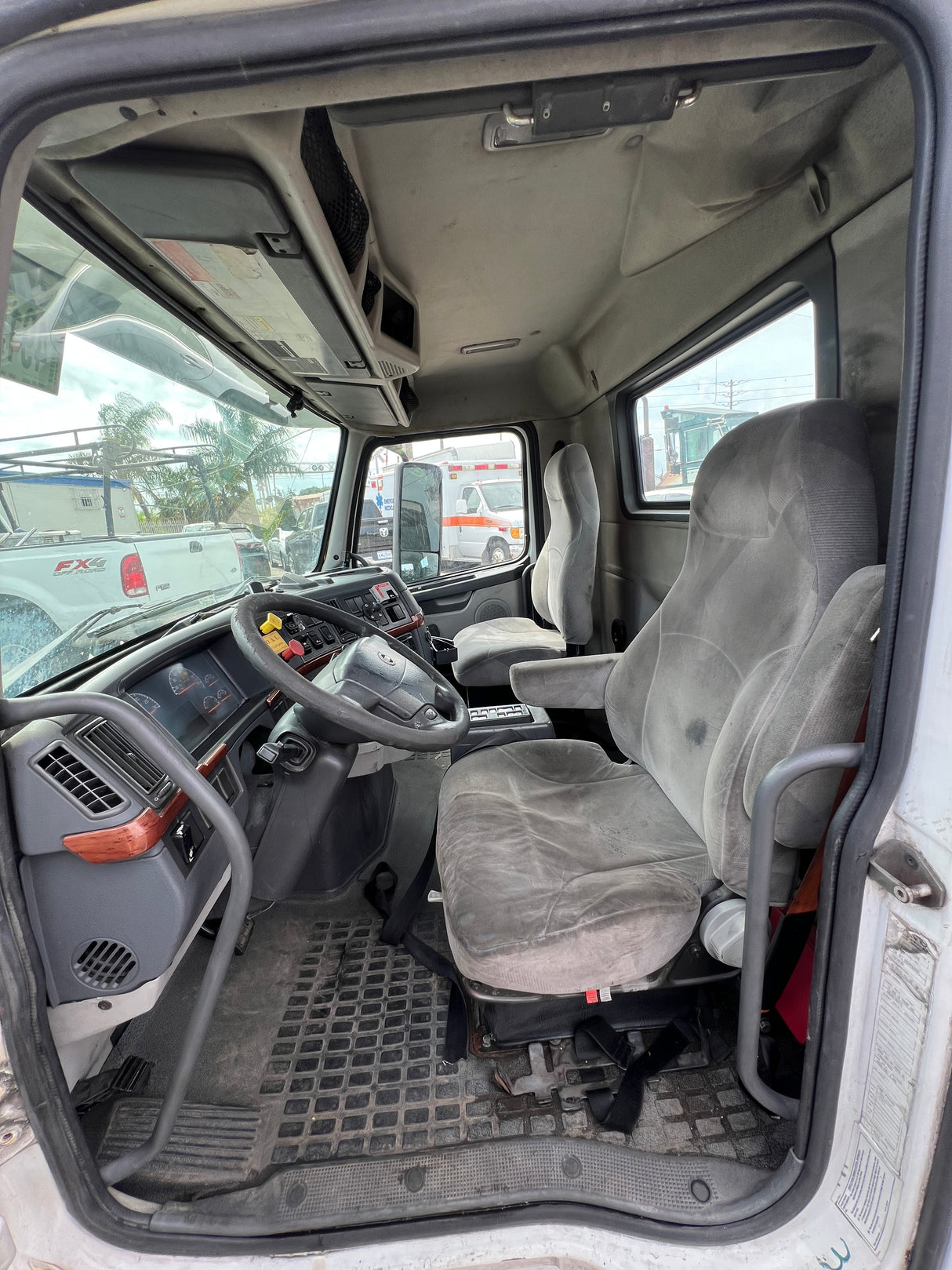 2007 Volvo VNL Conventional New Generation CAB Shell For Sale