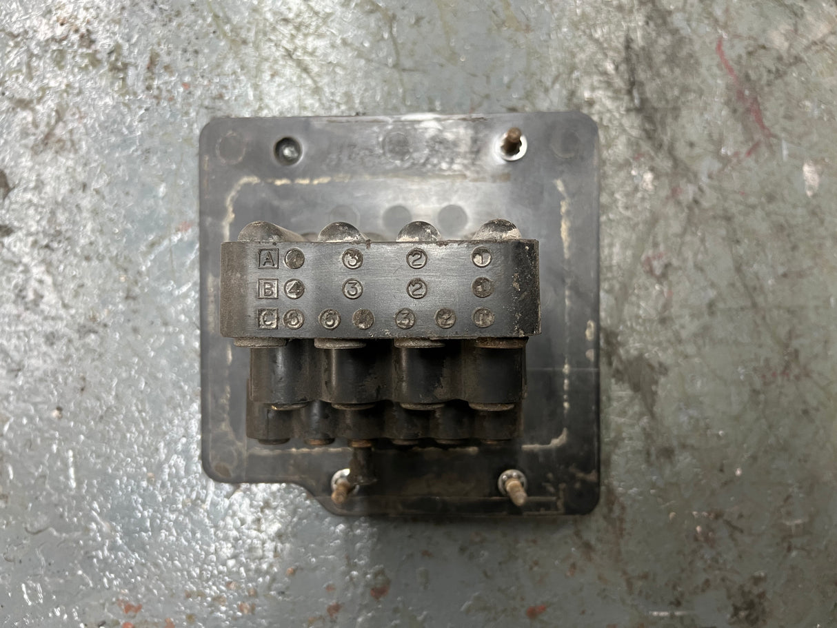 FREIGHTLINER Air Valve Manifold Part # F6HT-2B280-A2A For Sale
