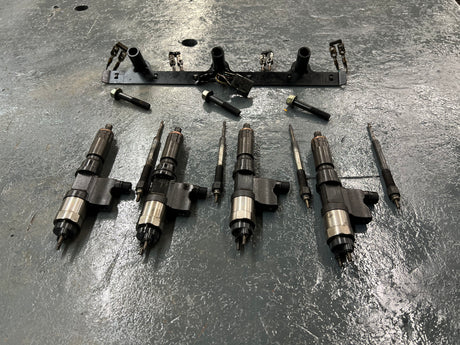 2004 Isuzu 4HK1-TC Denso 5471 / 7031 Fuel Injectors w/ Glow Plugs & Wiring Harness w/ Bolts
