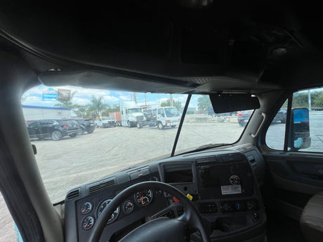 2016 Freightliner Cascadia 132 HIGH ROOF SLEEPER CAB