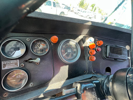 Volvo VNL Cab