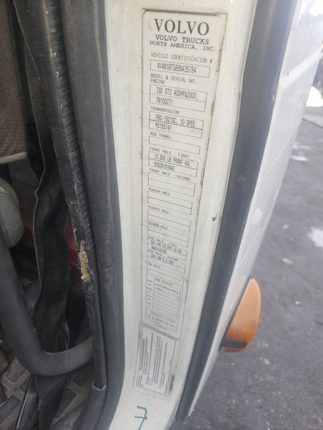 2006 VOLVO VNL CONVENTIONAL NEW GENERATION CAB FOR SALE