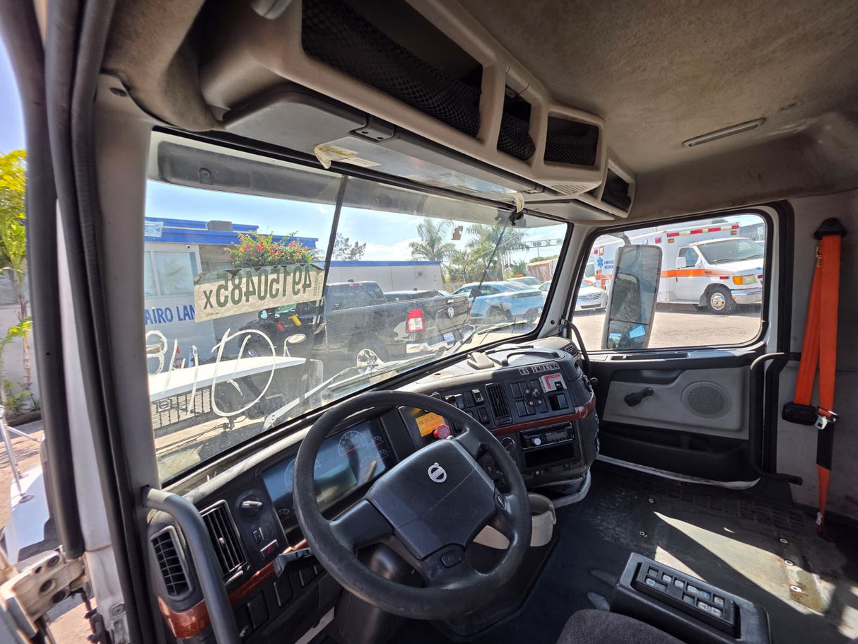 2007 VOLVO VNL CONVENTIONAL NEW GENERATION CAB SHELL FOR SALE