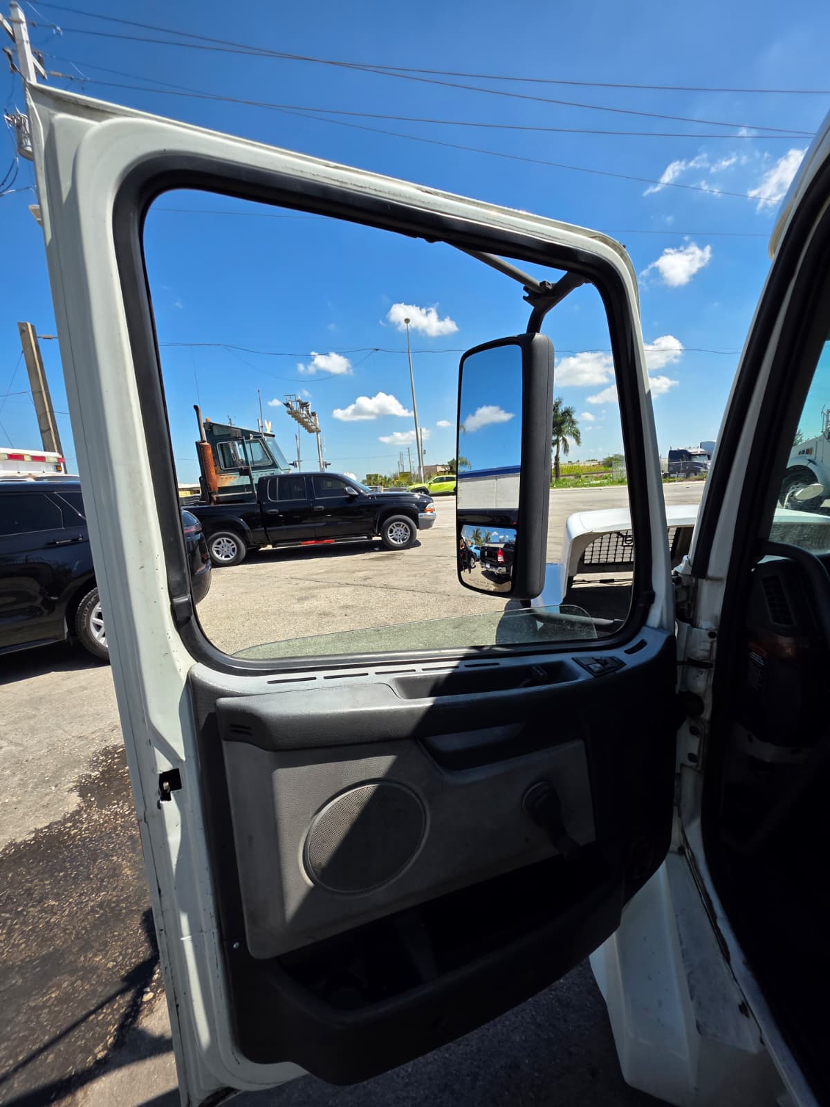 2006 VOLVO VNL CONVENTIONAL NEW GENERATION CAB FOR SALE