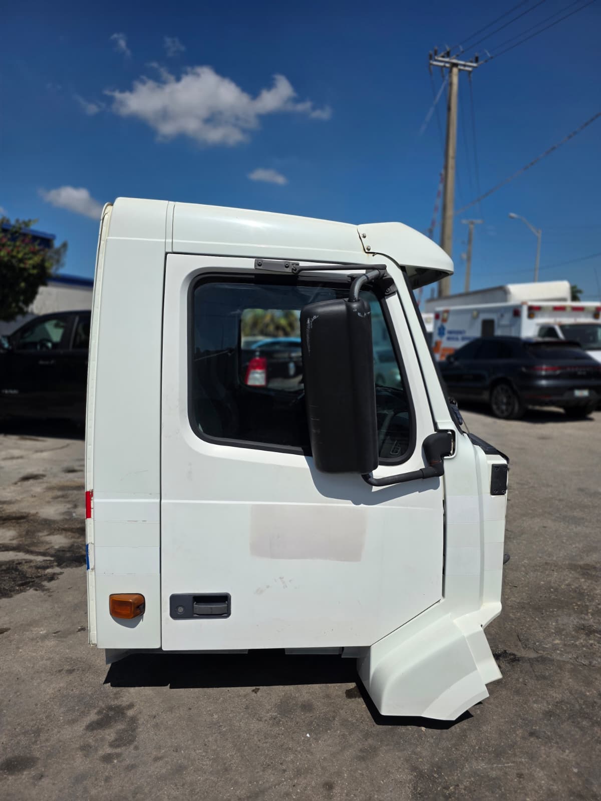 2006 VOLVO VNL CONVENTIONAL NEW GENERATION CAB FOR SALE